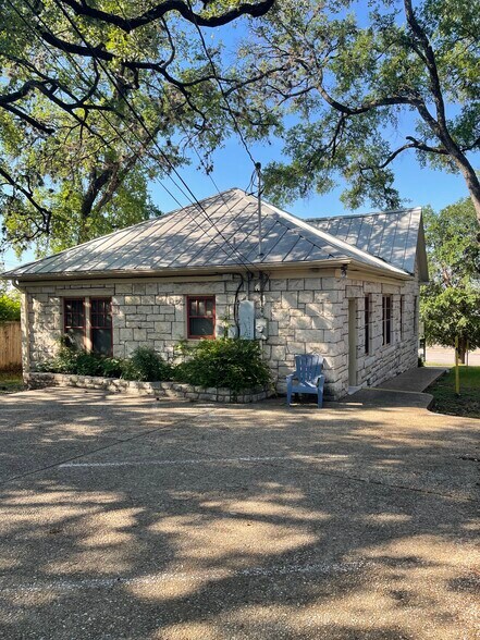 2404 Lake Austin Blvd, Austin, TX à louer - Photo de l’immeuble – Image 3 sur 28