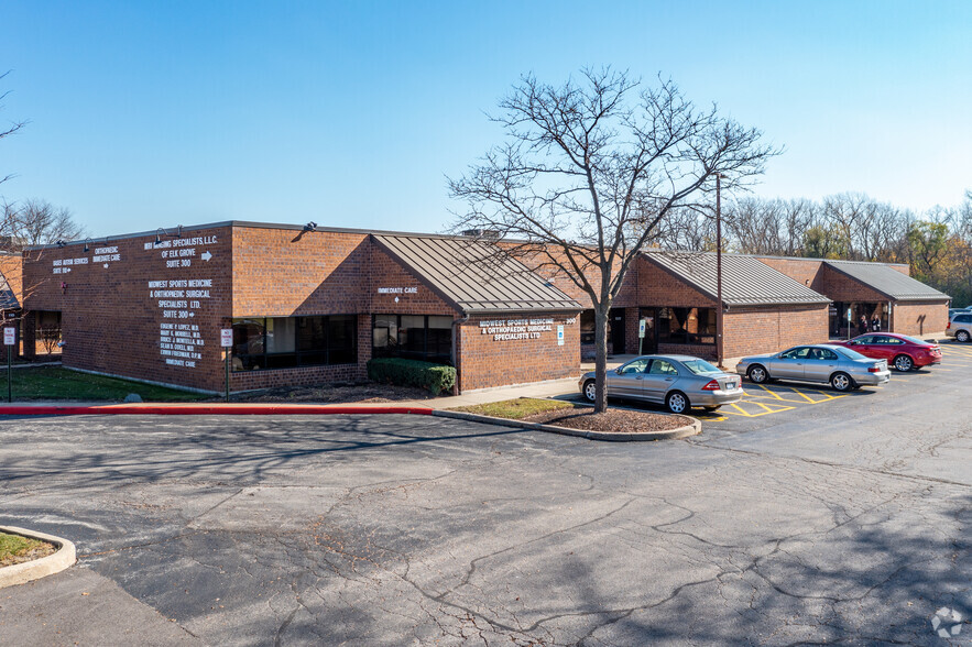 901 Biesterfield Rd, Elk Grove Village, IL à louer - Photo de l’immeuble – Image 3 sur 5
