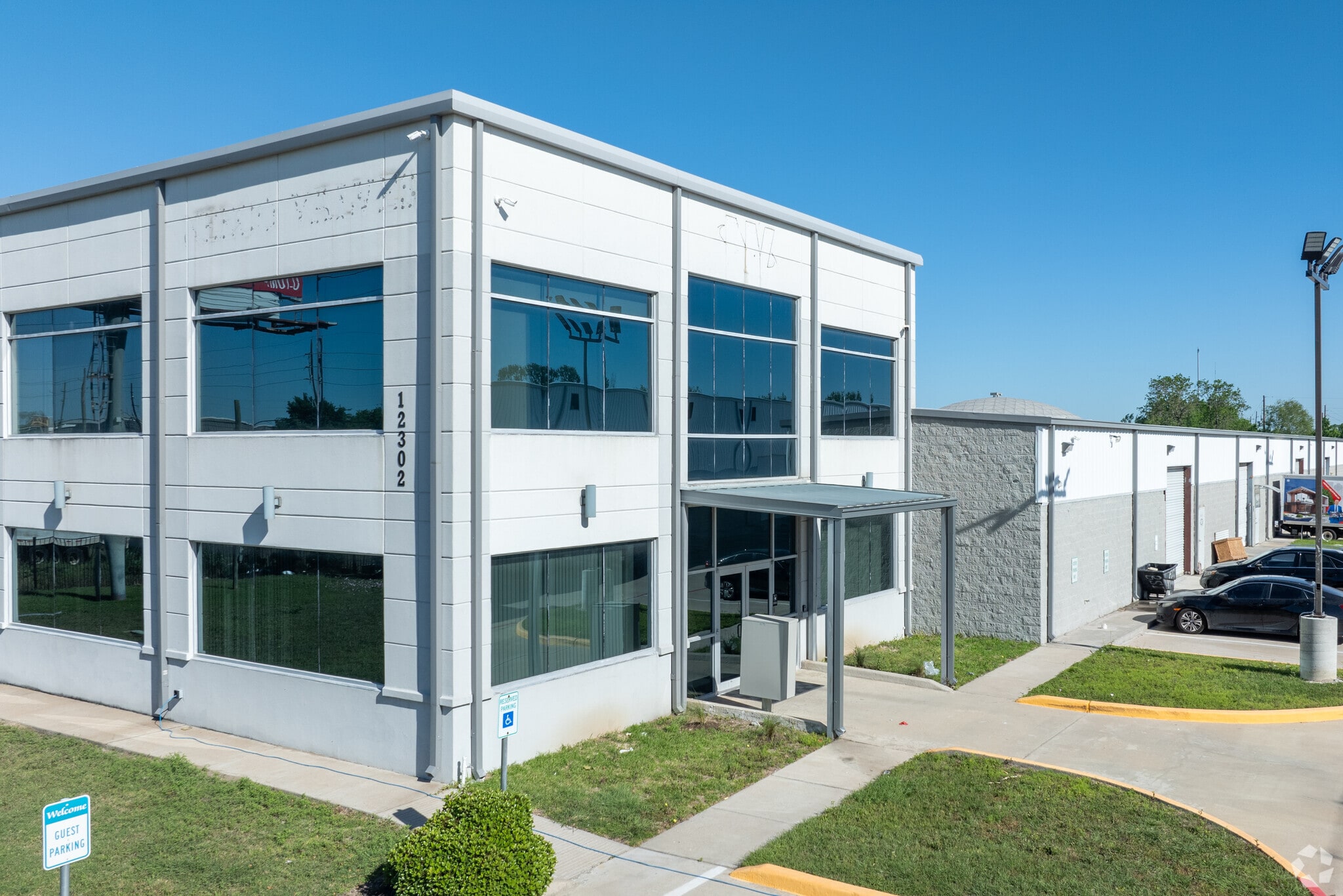 INDUSTRIAL COMPLEX portefeuille de 2 biens à vendre sur LoopNet.fr Photo principale– Image 1 sur 19