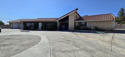 7230 Gilespie St, Las Vegas, NV à louer Photo de l’immeuble– Image 2 sur 15
