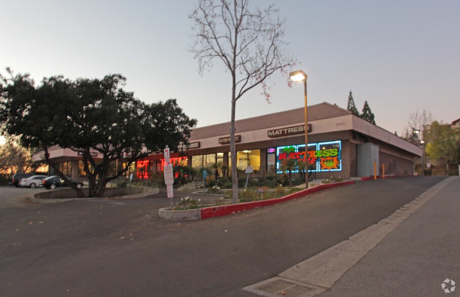 1625 E Thousand Oaks Blvd, Thousand Oaks, CA à louer - Photo principale – Image 1 sur 3