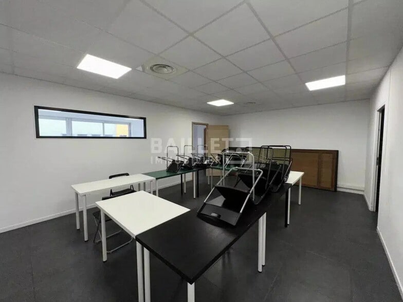 Bureau dans Fréjus à louer - Photo de l’immeuble – Image 3 sur 22