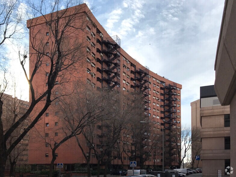 Immeuble residentiel dans Madrid, Madrid à vendre - Photo de l’immeuble – Image 3 sur 3