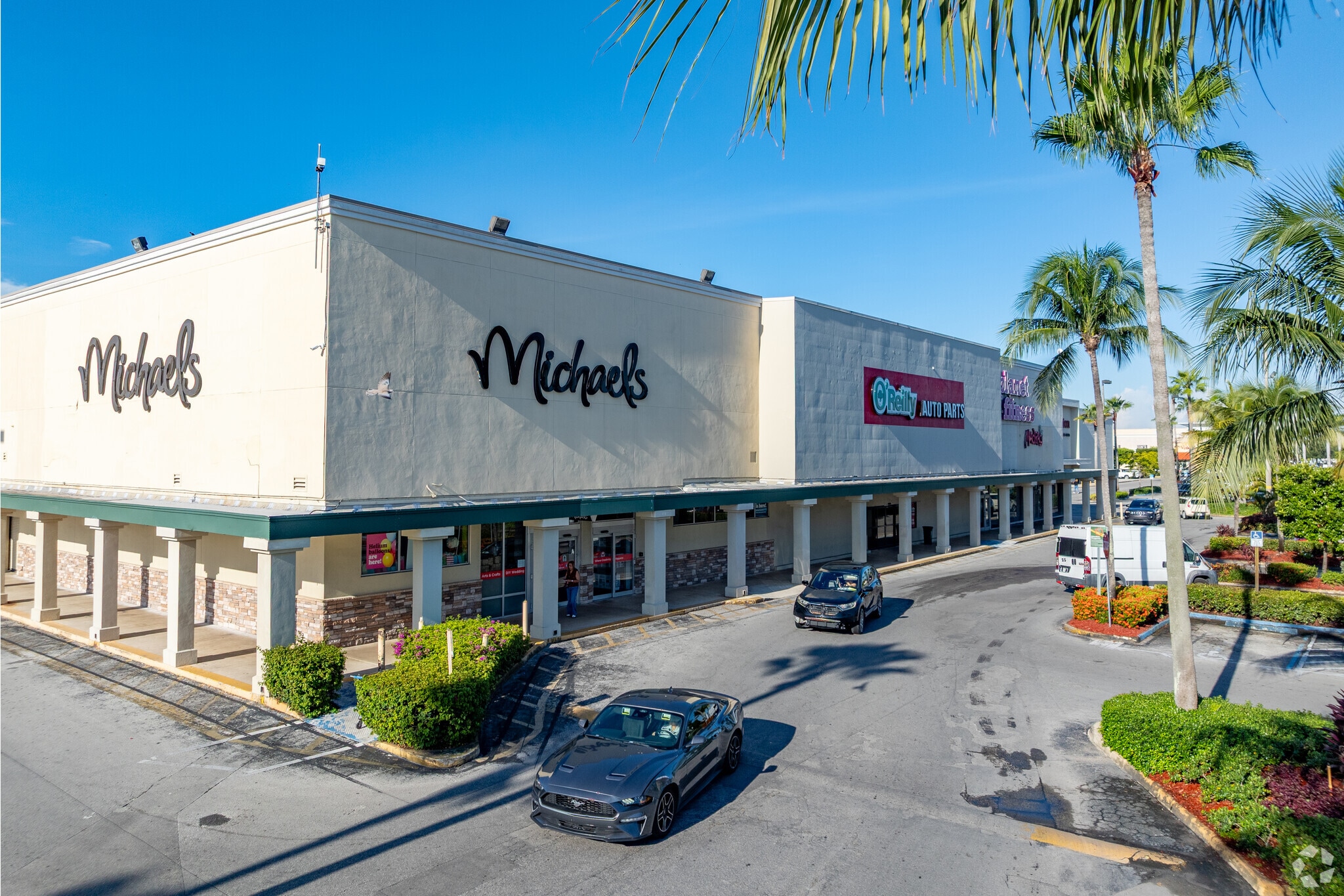 500-530 W 49th St, Hialeah, FL à louer Photo principale– Image 1 sur 8