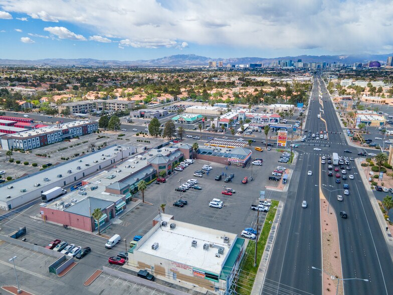 3455 E Flamingo Rd, Las Vegas, NV à louer - Photo de l’immeuble – Image 3 sur 18