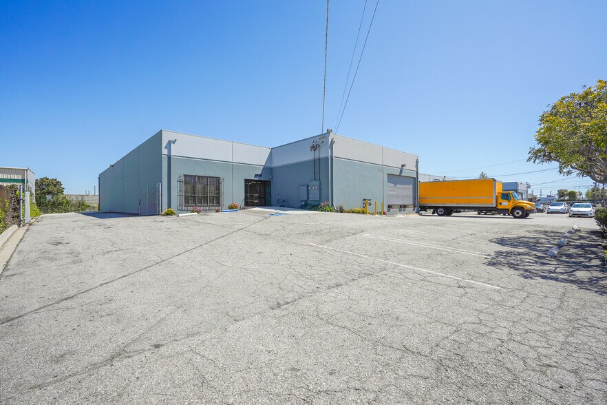 8320 Isis Ave, Los Angeles, CA à louer - Photo de l’immeuble – Image 1 sur 10