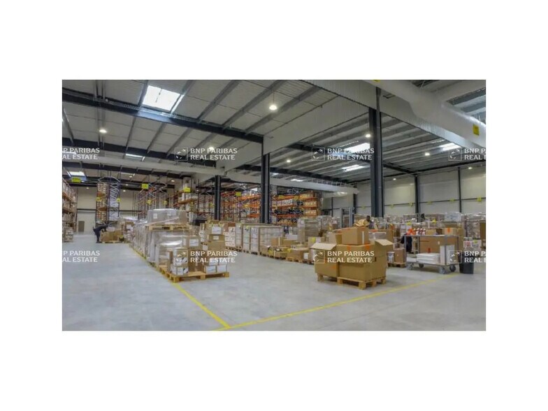 Local d'activités dans Bondoufle à vendre - Photo de l’immeuble – Image 3 sur 5