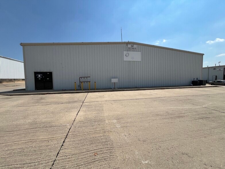 2341 N Masch Branch Rd, Denton, TX à louer - Photo de l’immeuble – Image 3 sur 14