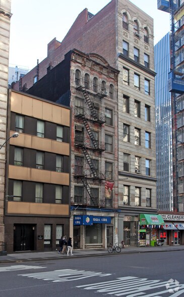 61 Fourth Ave, New York, NY à louer - Photo principale – Image 1 sur 18