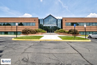 14100 Park Meadow Dr, Chantilly, VA à louer Photo de l’immeuble– Image 2 sur 8