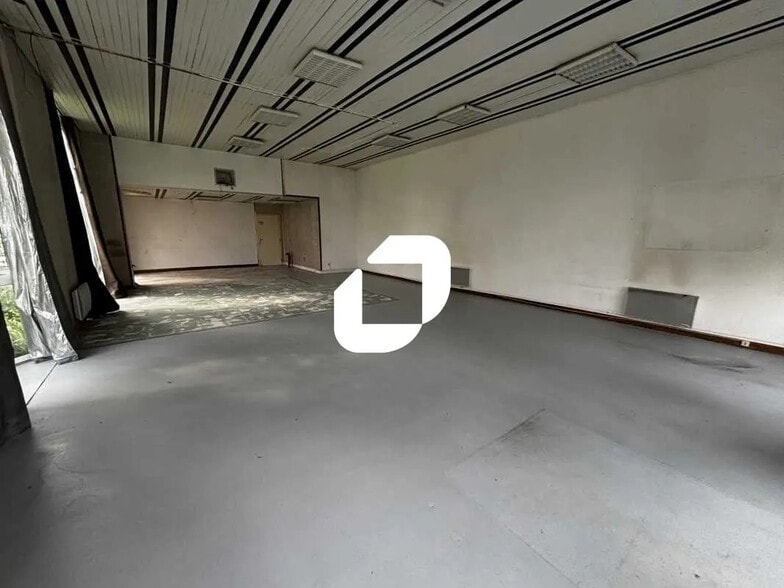 Local commercial dans Angerville à louer - Photo de l’immeuble – Image 3 sur 9