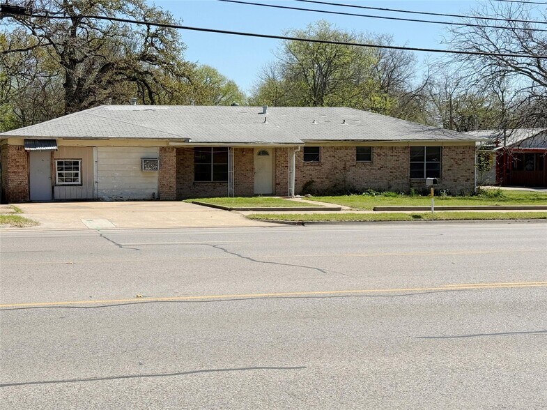 1110 N Main St, Weatherford, TX à vendre - Photo de l’immeuble – Image 3 sur 4