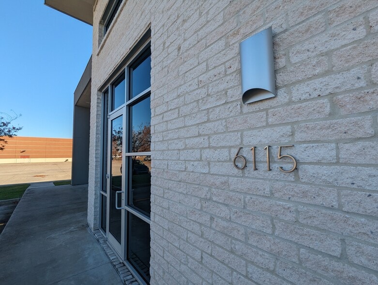 6115 Muela Creek Dr, Beaumont, TX à louer - Photo de l’immeuble – Image 2 sur 22