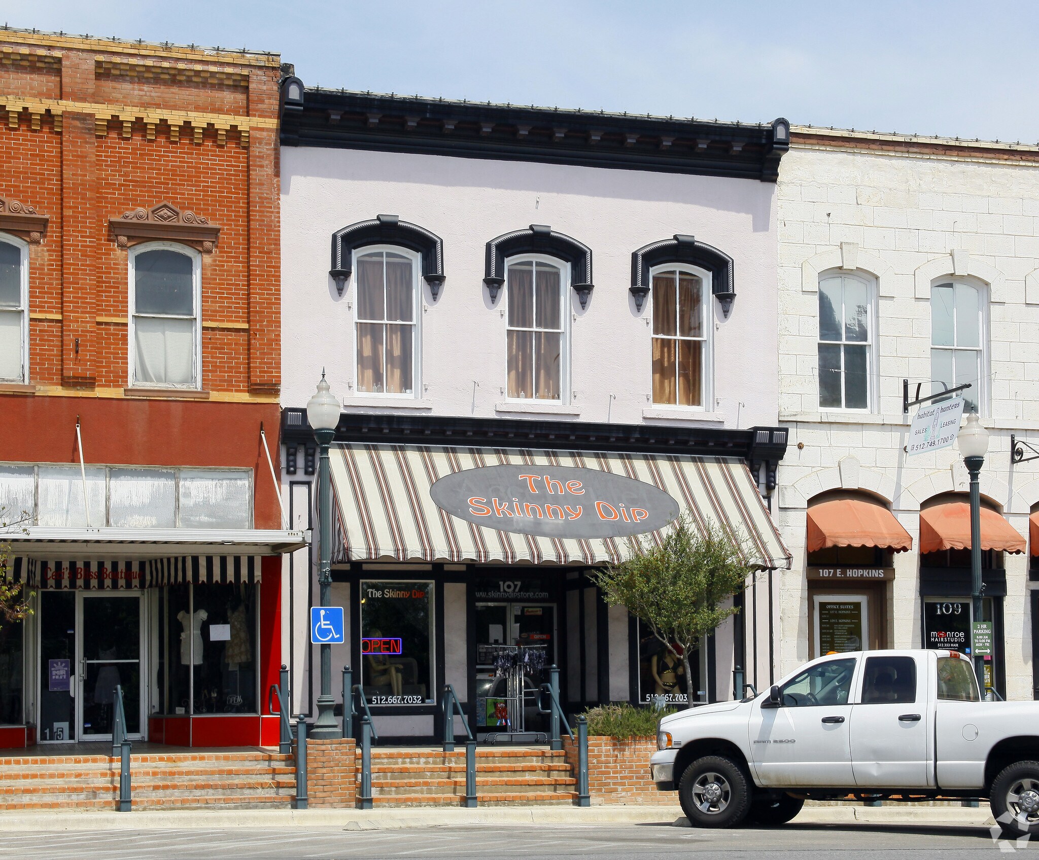 107 E Hopkins St, San Marcos, TX à vendre Photo principale– Image 1 sur 6