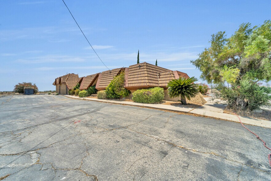 40420 10th St W, Palmdale, CA à vendre - Photo de l’immeuble – Image 2 sur 19