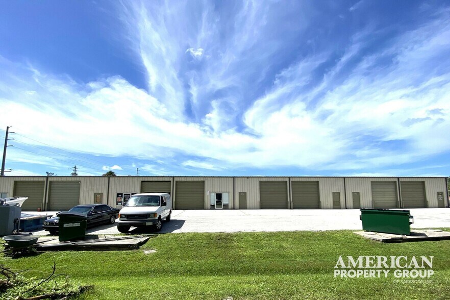 976 S River Rd, Englewood, FL à louer - Photo de l’immeuble – Image 2 sur 9