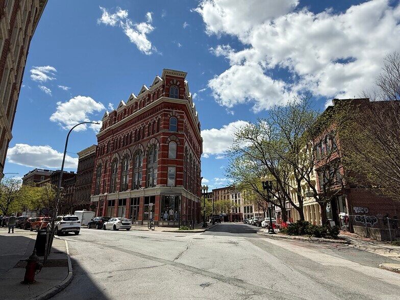 216 River St, Troy, NY à louer - Photo de l’immeuble – Image 3 sur 10