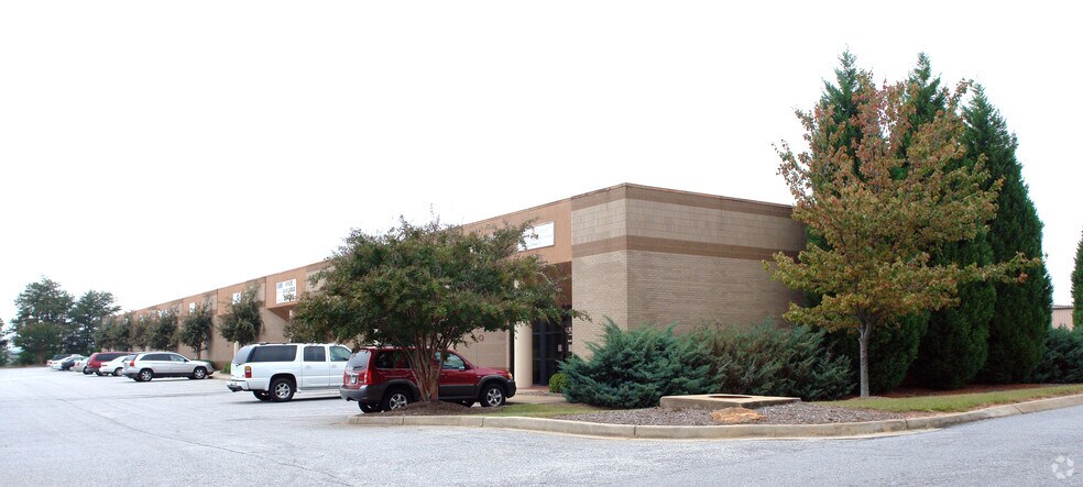 1120 W Butler Rd, Greenville, SC à louer - Photo de l’immeuble – Image 3 sur 14