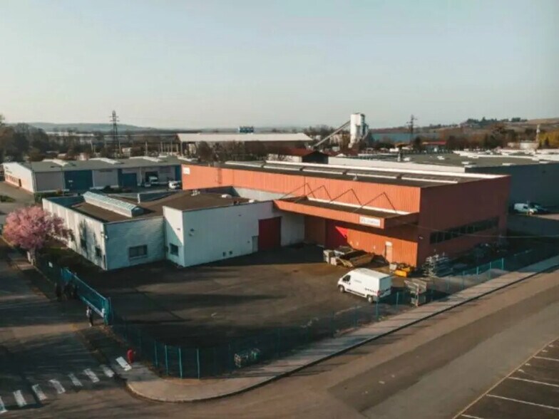 Local d’activités dans Étupes à louer - Photo de l’immeuble – Image 1 sur 6