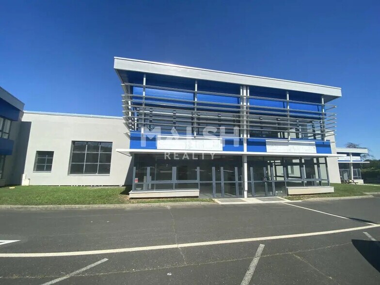 Local commercial dans Anse à louer - Photo de l’immeuble – Image 1 sur 13
