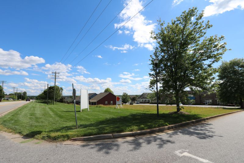 111 Wicker Park Ave, Greer, SC à vendre - Photo de l’immeuble – Image 2 sur 3
