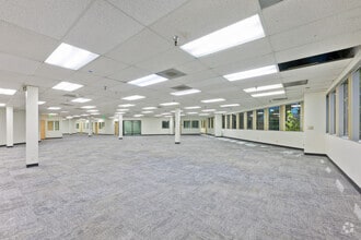 225 W Hospitality Ln, San Bernardino, CA à louer Photo de l’immeuble– Image 2 sur 6