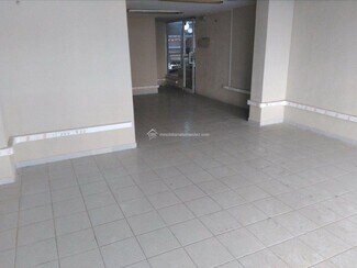 Plus de détails pour Local commercial à vendre