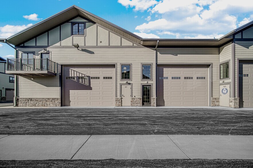 2244 Ferry Rd, Naperville, IL à vendre - Photo principale – Image 1 sur 23