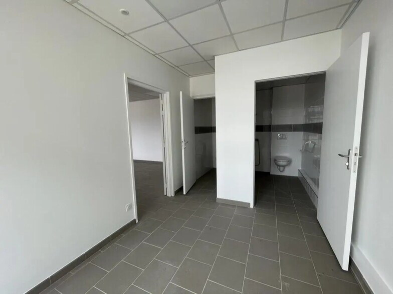 Bureau dans Pont-Audemer à louer - Photo de l’immeuble – Image 3 sur 5