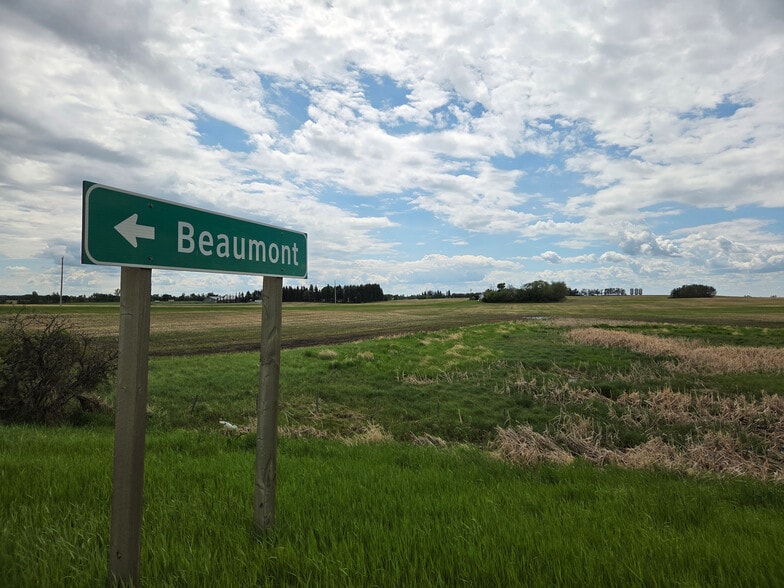 24209 Highway 625, Beaumont, AB à vendre - Autre – Image 3 sur 6
