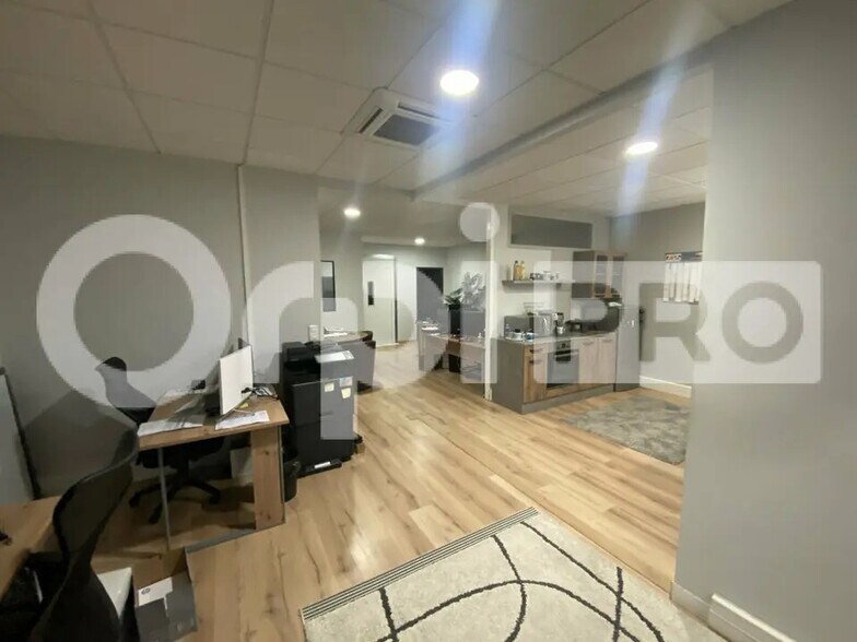 Local d'activités dans Villefranche-sur-Saône à vendre - Photo intérieure – Image 2 sur 8