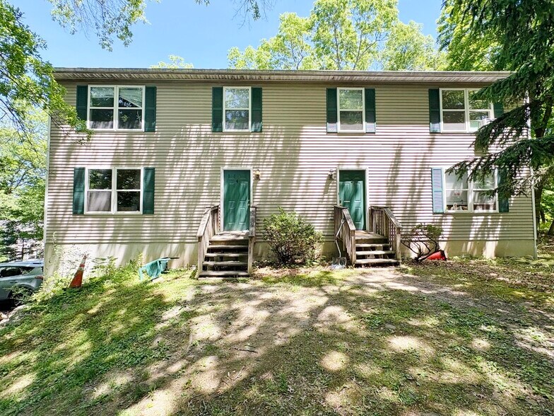 New Paltz College Rental Portfolio portefeuille de 3 biens à vendre sur LoopNet.fr - Photo de l’immeuble – Image 3 sur 56