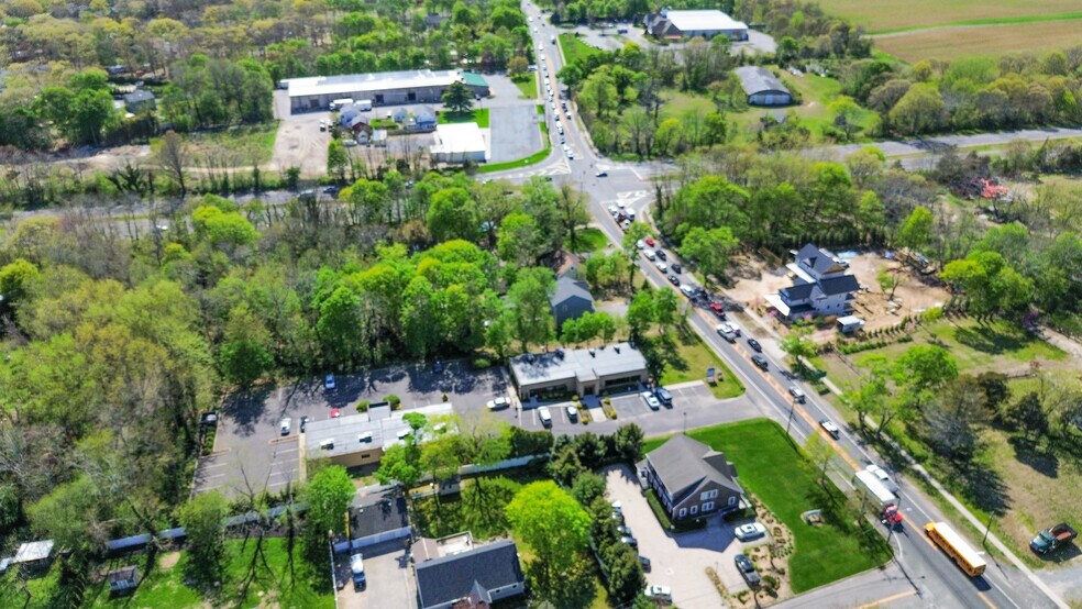189 Main Rd, Riverhead, NY à vendre - Photo de l’immeuble – Image 2 sur 71