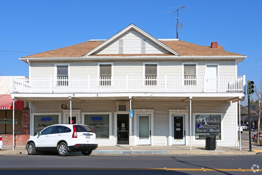 1056-1060 G St, Reedley, CA à louer - Photo de l’immeuble – Image 2 sur 3