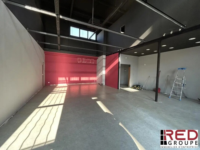 37 Avenue Des Ribas, Venelles à louer - Photo de l’immeuble – Image 2 sur 7