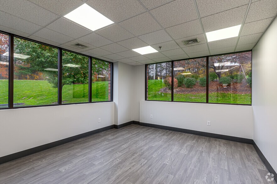 299 Industrial Ln, Torrington, CT à louer - Photo intérieure – Image 3 sur 47