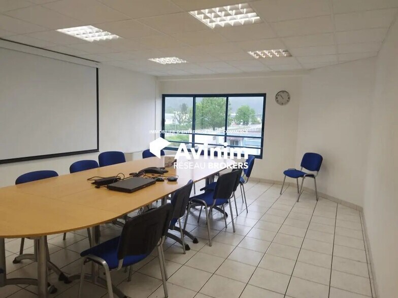 Industriel/Logistique dans Cluses à vendre - Photo intérieure – Image 2 sur 6