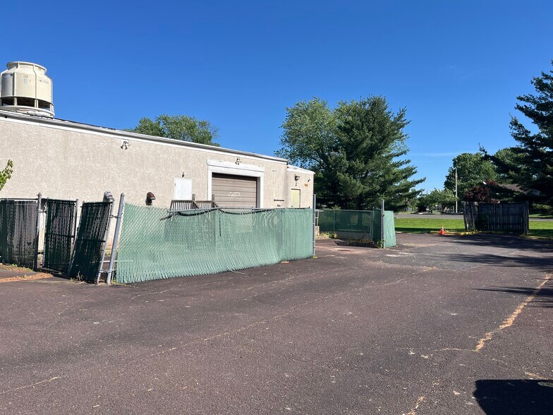 880 Easton Rd, Warrington, PA à vendre - Photo de l’immeuble – Image 3 sur 12