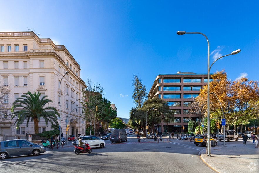 Via Augusta, 252, Barcelone, Barcelona à louer - Photo de l’immeuble – Image 3 sur 5