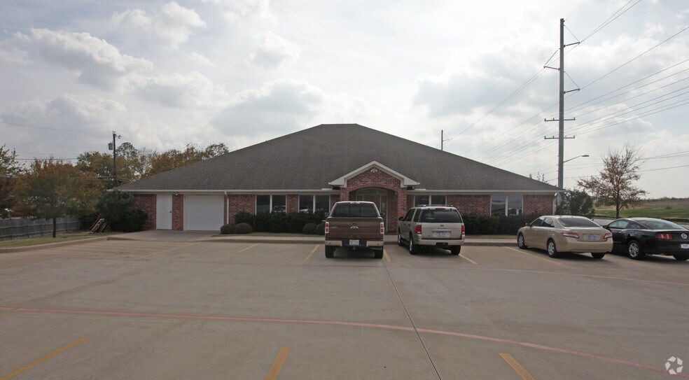 1156 N Bonnie Brae St, Denton, TX à louer - Photo de l’immeuble – Image 2 sur 48