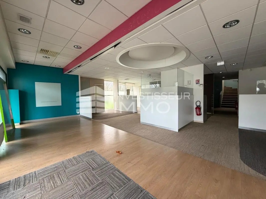 Local commercial dans Torcy à louer Photo intérieure– Image 1 sur 7