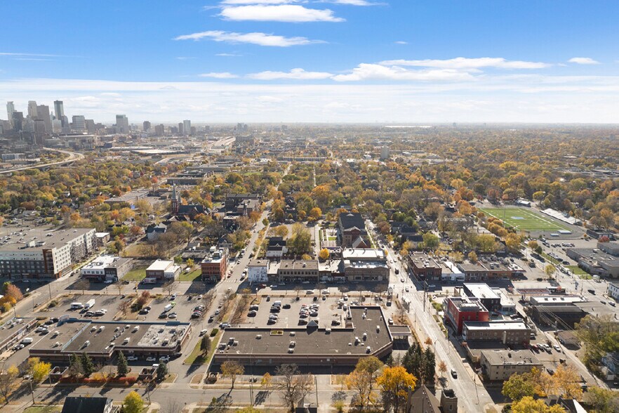 1010-1030 W Broadway Ave, Minneapolis, MN à louer - Photo de l’immeuble – Image 1 sur 4