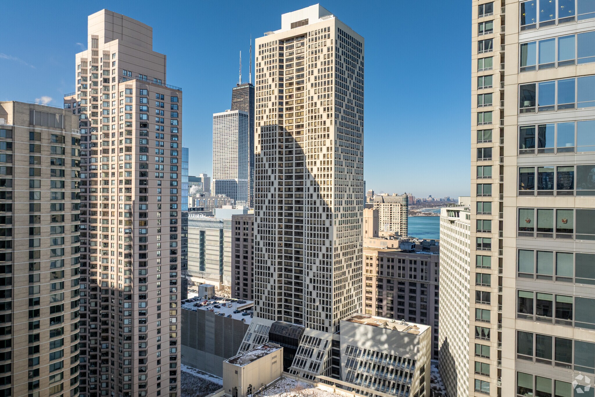 446-448 E Ontario St, Chicago, IL à louer Photo principale– Image 1 sur 37