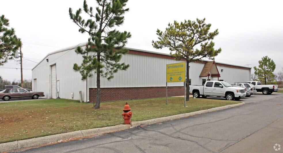100 N Rockwell Ave, Oklahoma City, OK à louer - Photo principale – Image 2 sur 7
