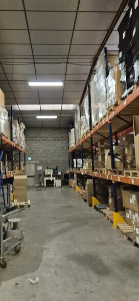 Local d’activités dans Chassieu à louer - Photo de l’immeuble – Image 2 sur 11