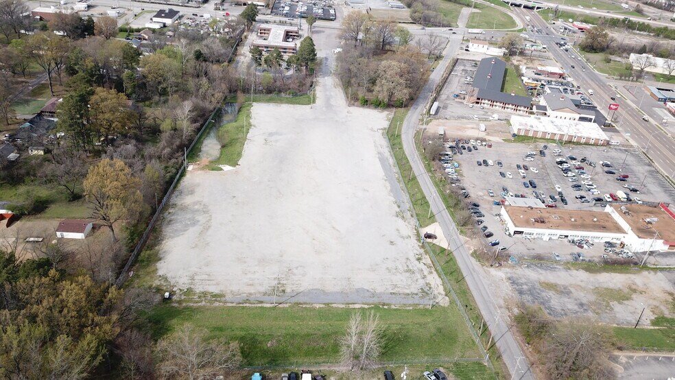 1145 Brooks Rd, Memphis, TN à vendre - Photo de l’immeuble – Image 3 sur 14