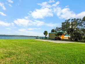 1331 S Harbor City Blvd, Melbourne, FL à louer Photo intérieure– Image 1 sur 21