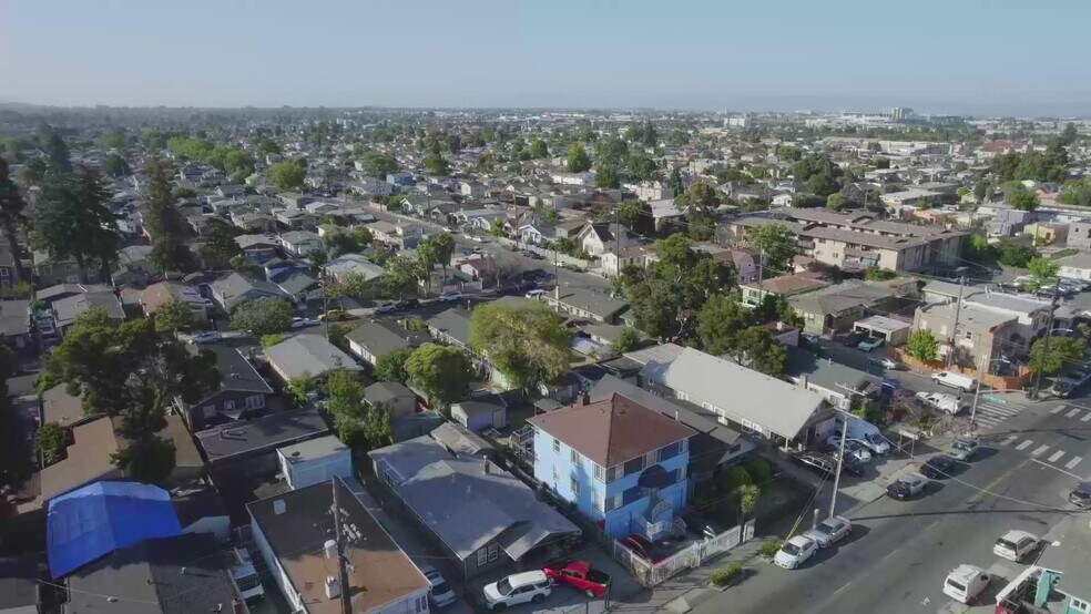 2515 Seminary Ave, Oakland, CA à vendre - Vidéo sur l’annonce professionnelle – Image 2 sur 31