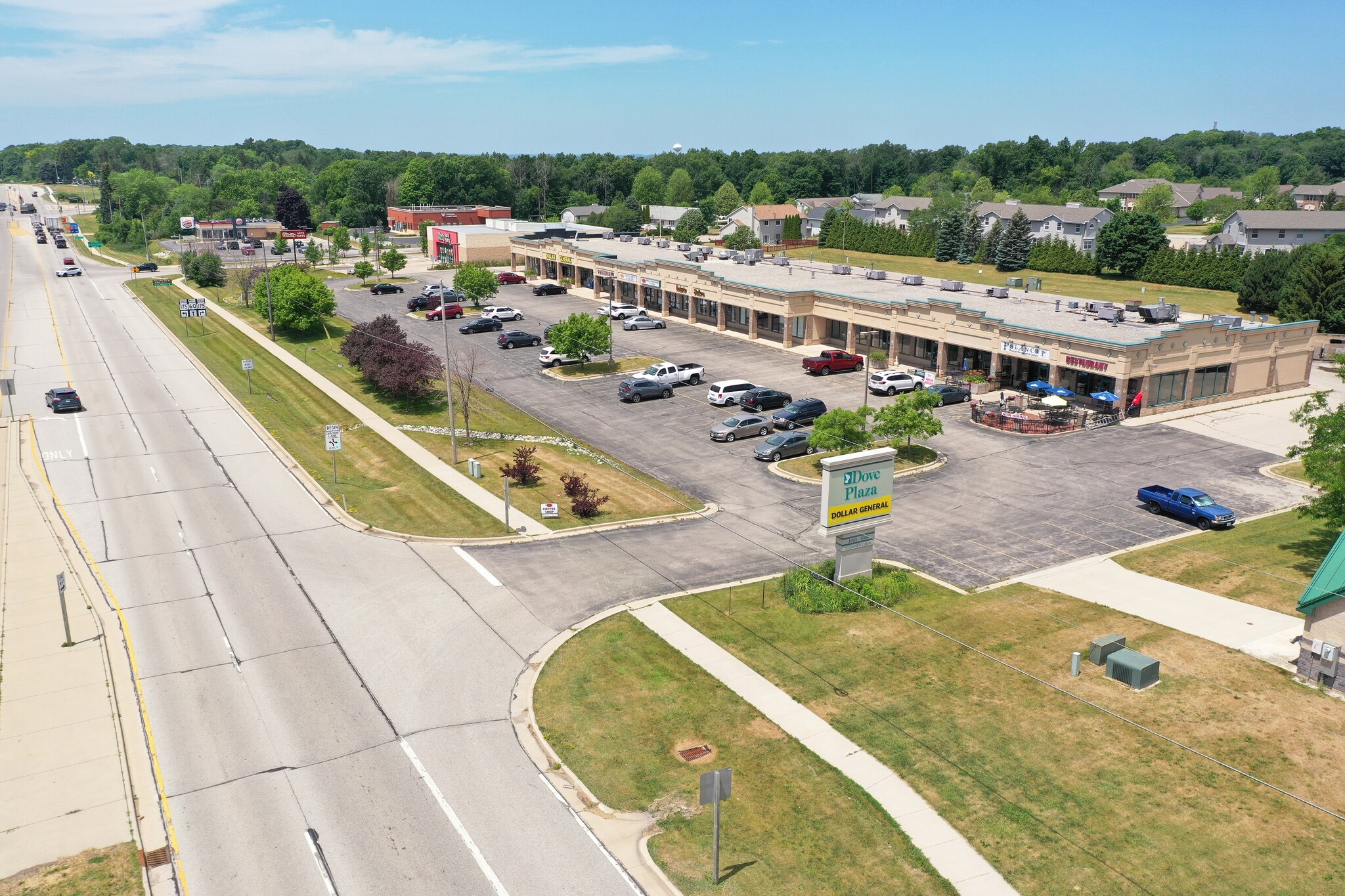 1024-1060 E Commerce Blvd, Slinger, WI à louer Photo de l’immeuble– Image 1 sur 5