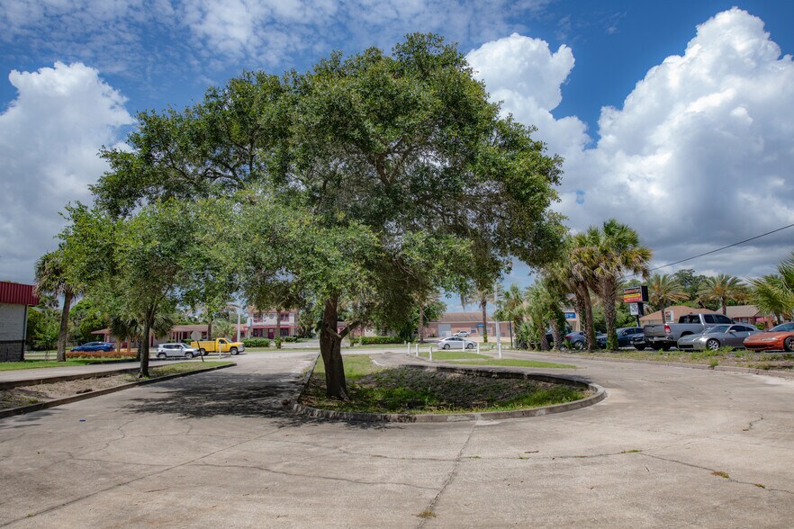 223 Ridgewood Ave, Holly Hill, FL à vendre - Photo de l’immeuble – Image 3 sur 19